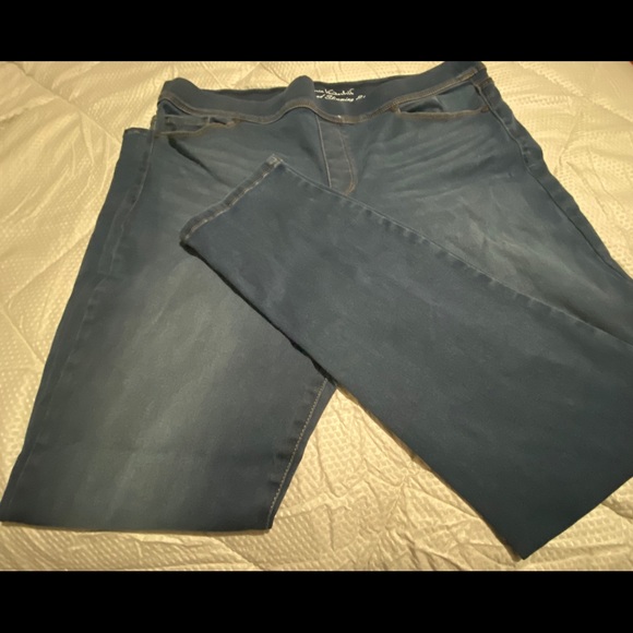 all around slimming effect jeans